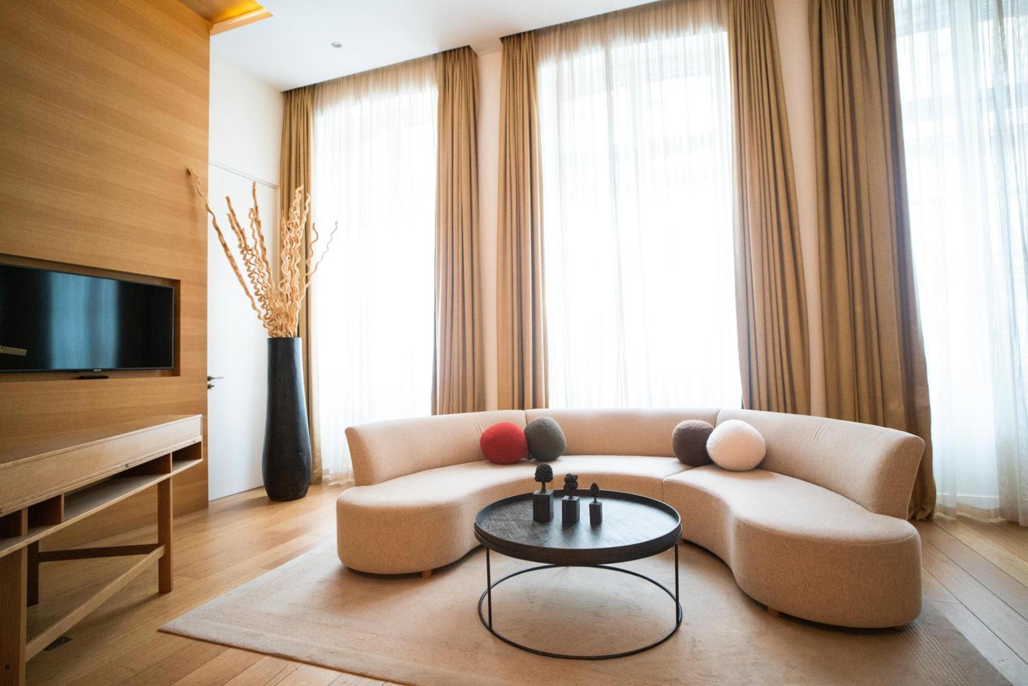 Hotel Marignan Champs-elysees 5*